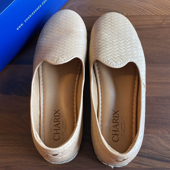 Charix Classic Woven Tan Slip On - Picture 5 of 11
